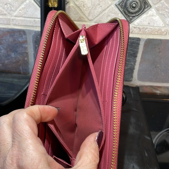 COACH pink wallet with gold accents in beautiful condition - Picture 4 of 10